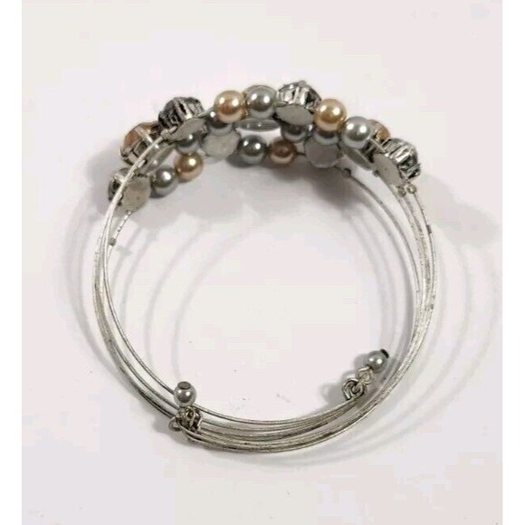 2010 Avon Sparkling Floral Cuff Bracelet Silver Tone Faux Pearls Rhinestones NEW - Picture 4 of 9